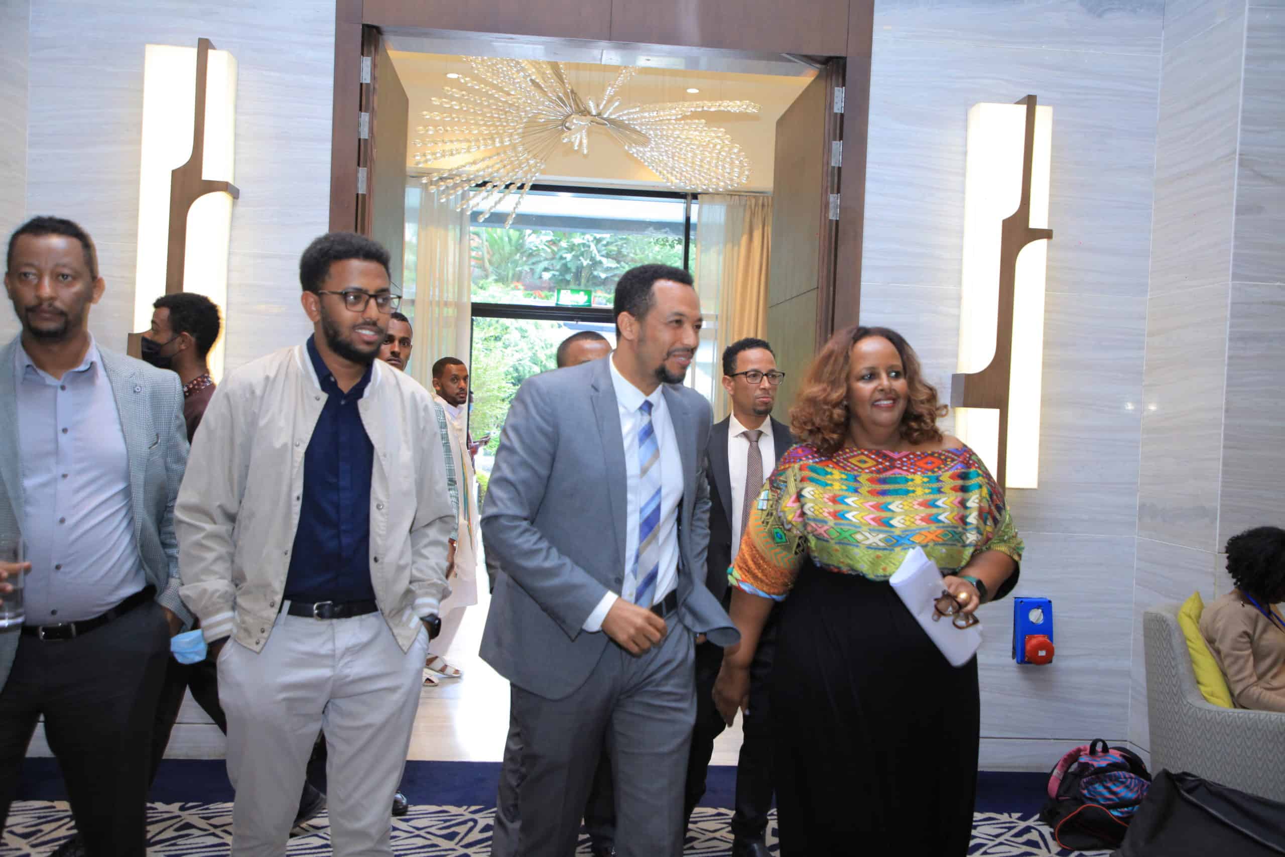 Former L10K Project Director Wuleta Betemariam welcomes H.E. Dr. Dereje Duguma, State Minister of Health, to the evening reception and photo book launch.