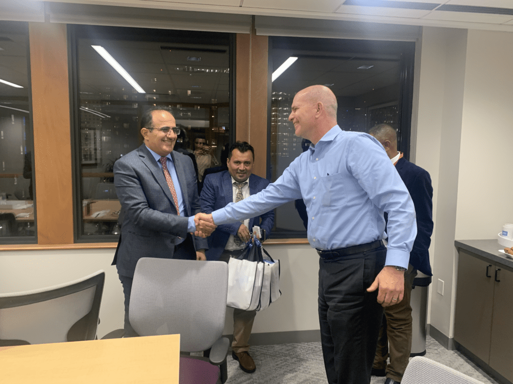 Mark Kowalski shaking Yemen's Minister of Public Health and Population's hand